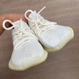 Yeezy Triple White Size 6 (7.5 Women’s)